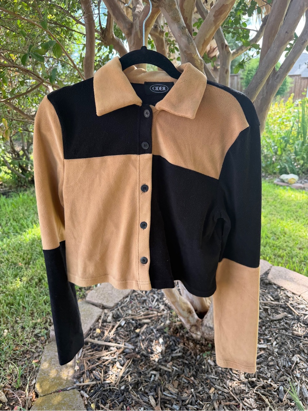 Cider Two-Tone Black & Tan Button-Up Jacket
Size Small